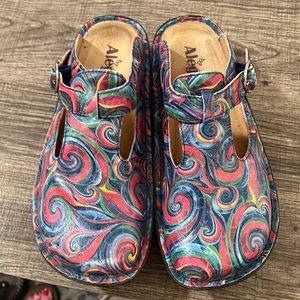 EUC Alegria mule clogs